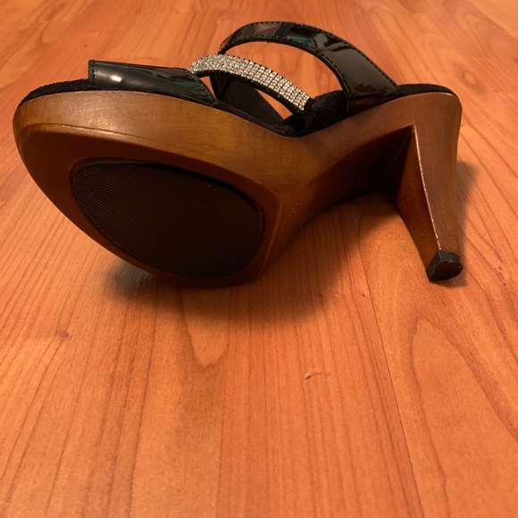 New Beautiful Dress Sandals - Picture 5 of 5